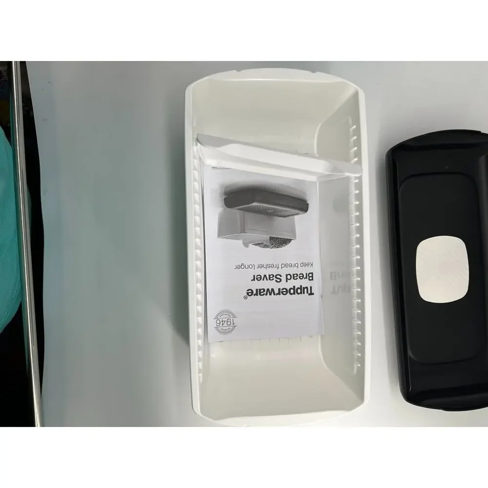 NEW Tupperware Bread Saver Bread & Bakery Storage Box 1 Gallon